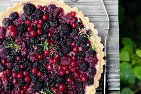 Gluten-free blueberry and yogurt tart