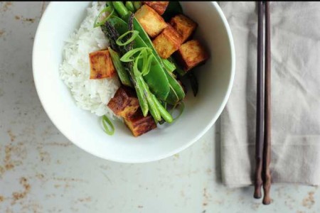 Teriyaki tofu with asparagus and snow peas
