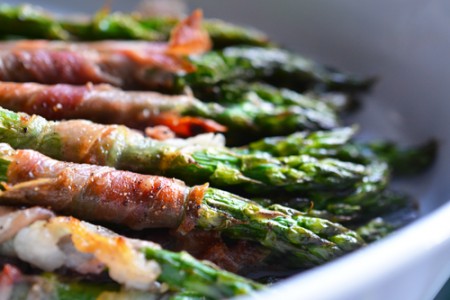 Broiled prosciutto-wrapped asparagus spears