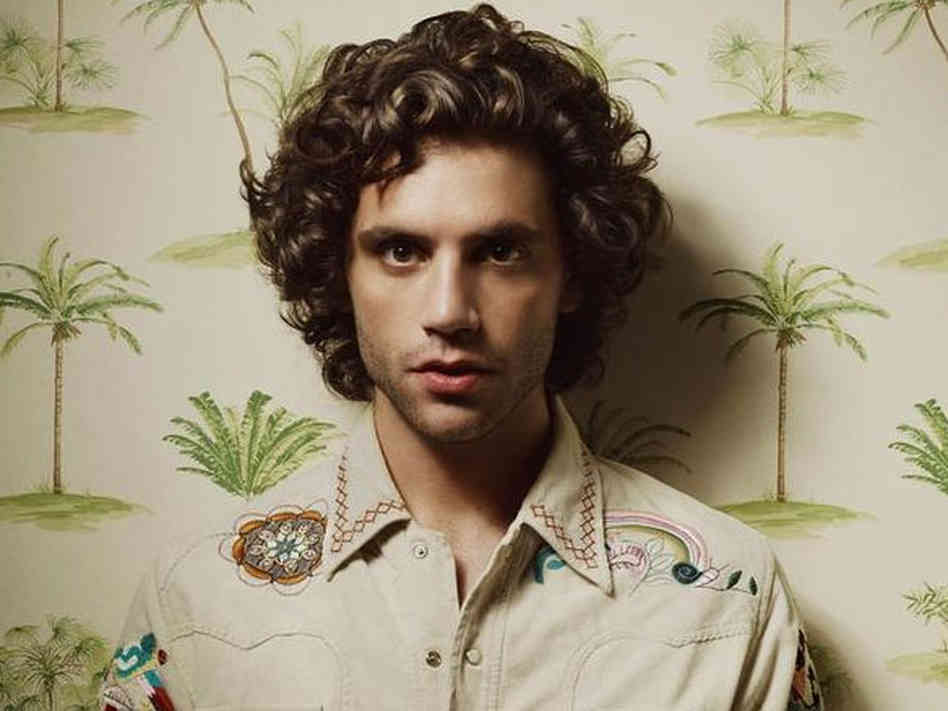 Mika-full-curly-hair