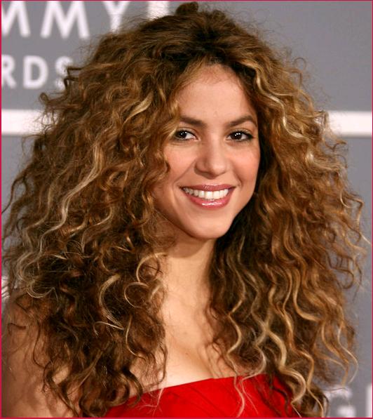 Shakira-long-curly-hair